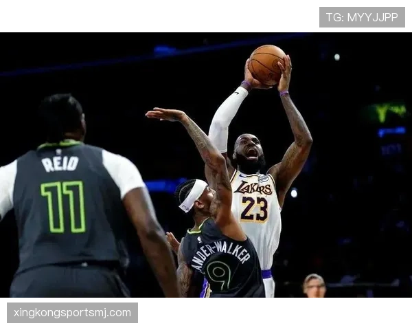 戴维斯增加背身单打比例并提升护筐效率主导湖人攻防