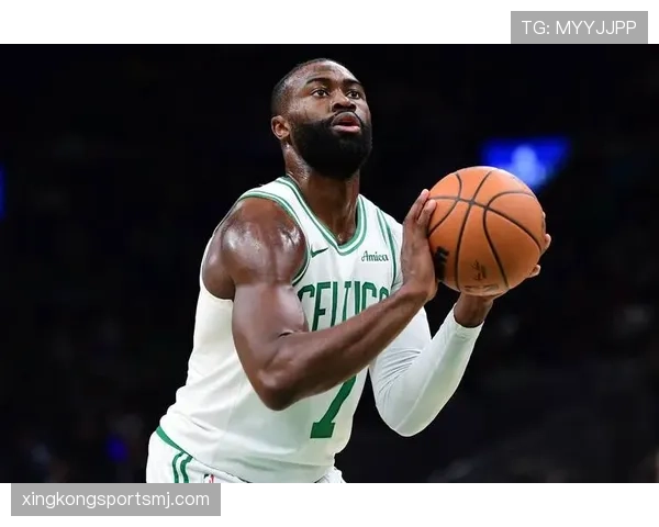 杰伦·布朗挡拆突破拉开局面，效率显著提升对比季前赛表现