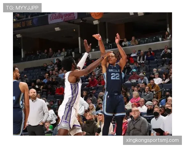 班恩无球跑动拉开空间，灰熊外线效率显著提升